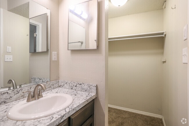 2BR, 1.5BA - 760SF - Half Bathroom