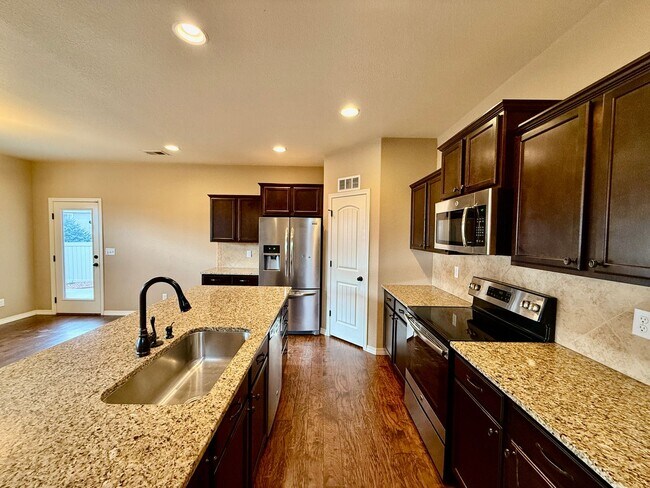 Photo - Beautiful Bedroom in Forest Meadows!