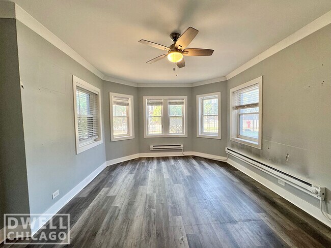 Photo - 1421 W Hutchinson St Apartments Unit GND
