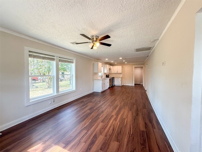 Building Photo - 6009 Jerrycrest Dr