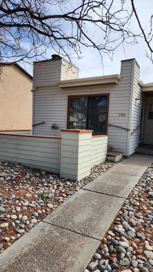 Front Entrance and Deck - 750 Piedra Dr Townhome