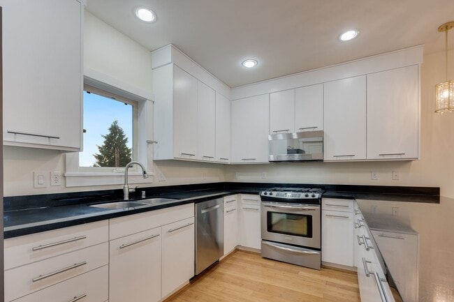 8230 17th Ave NE