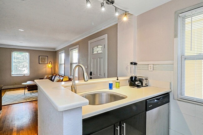 Photo - 425 26th St Unit 6