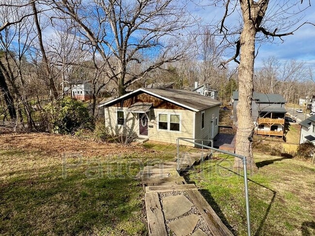 Building Photo - 80 Oakwood St