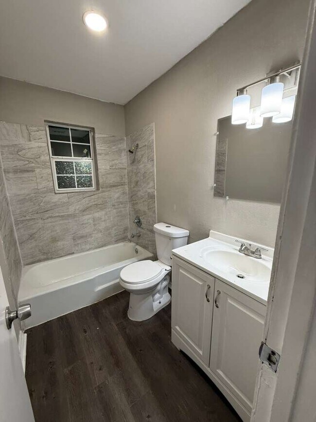 Photo - 2522 Normont Cir