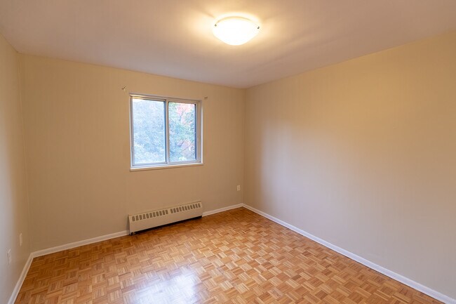 Photo - 45 Paisley Blvd