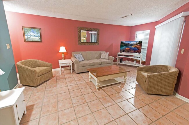 Building Photo - 2 Bedroom Furnished condo in Beautiful North Myrtle Beach