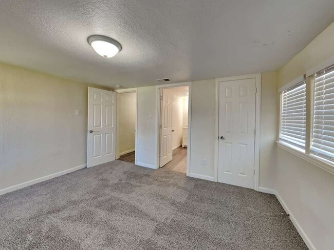 Photo - 4530 Skyline Dr