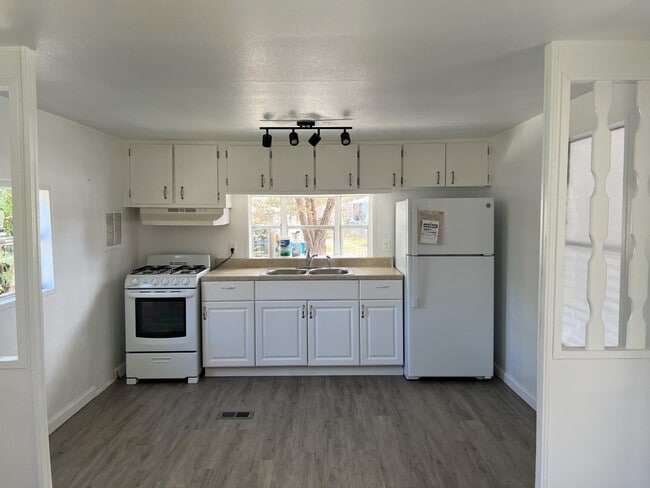 Photo - 127 Orchard Pl