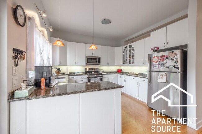 Photo - 1723 N Wood St Unit SFH