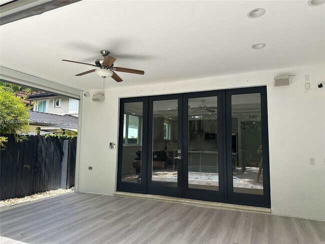 Photo - 3160 Matilda St