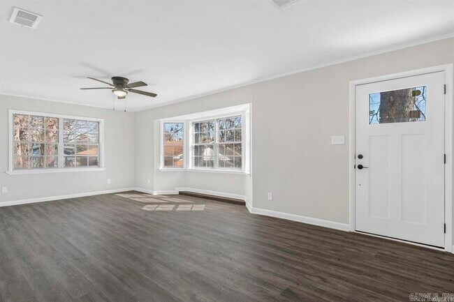 Photo - 2014 W Lakeview