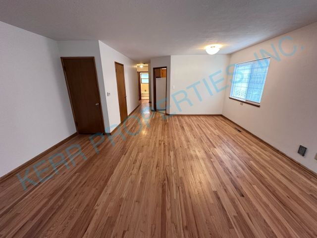 Charming 2-Bed Oasis with 1,111 Sq Ft of Comfort in Vibrant SE Portland!