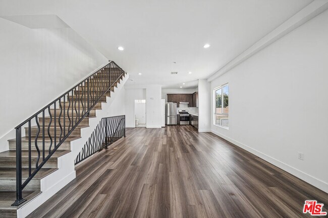 Photo - 6002 Klump Ave