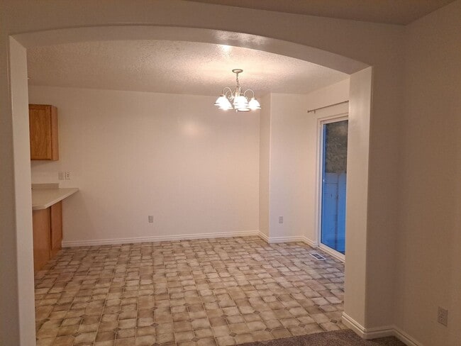 Photo - Fantastic 4bd Townhome in Provo!