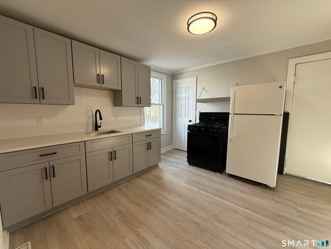 Building Photo - 3 Yost St Unit 2