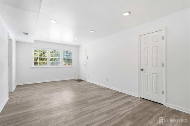 Photo - 125 College Dr