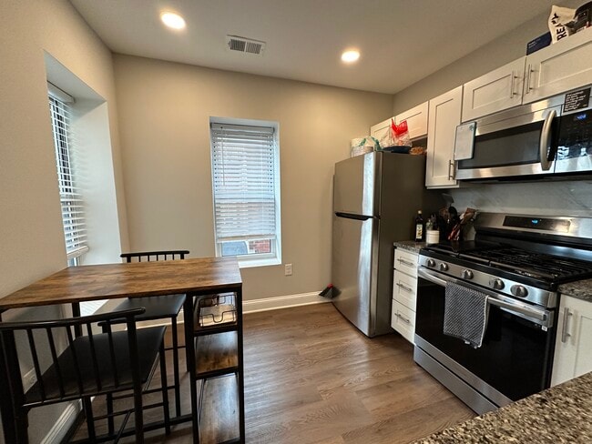 Kitchen - 115 Susquehanna Ave Unit 2