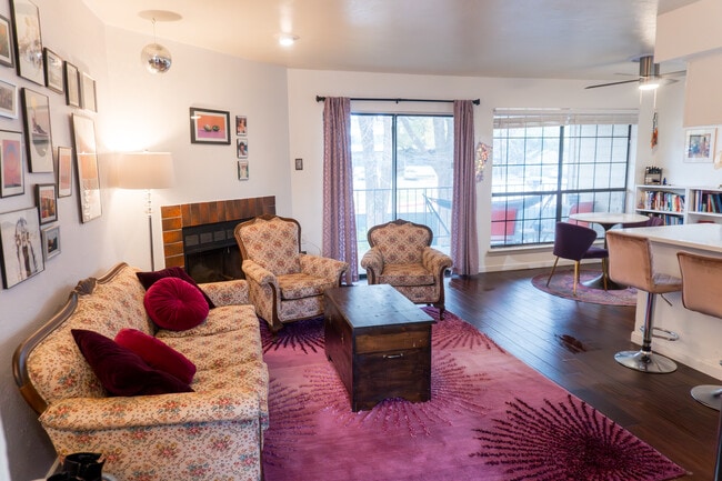 Photo - 2505 Wedglea Dr Unit 208