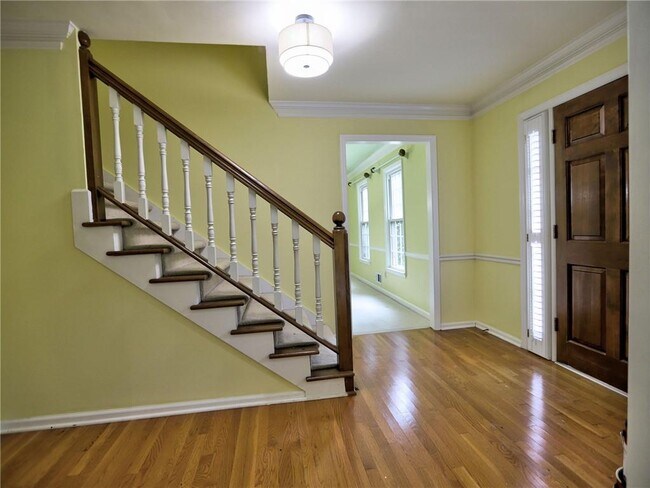 2101 Mark Hall Ct NE