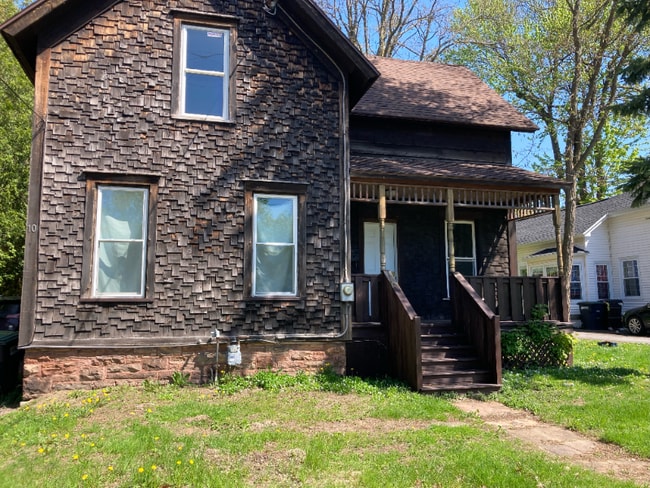 10 Bay St
