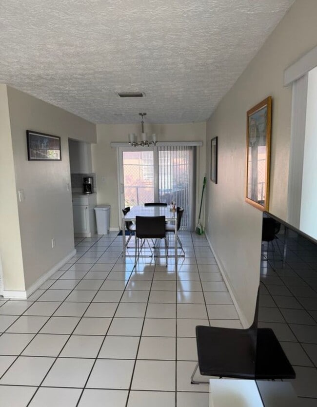 Photo - Private Bedroom w/ Private Bath in Spacious 1,100 Sq Ft Home – Prime Location