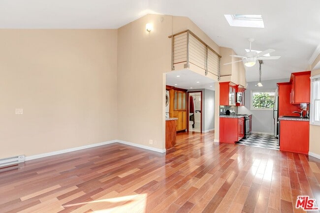 Building Photo - 325 Vernon Ave Unit 1