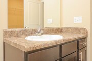 2BR, 2BA - 1000SF - B1