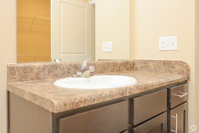 2BR, 2BA - 1000SF - B1