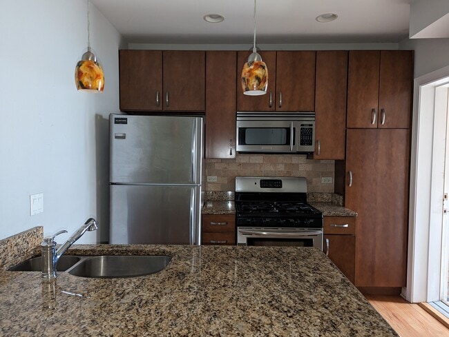 Building Photo - 3808 N Marshfield Ave Unit 2