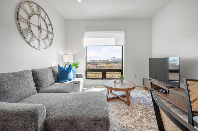 Building Photo - 282 Bremen St Unit SI ID1240276P