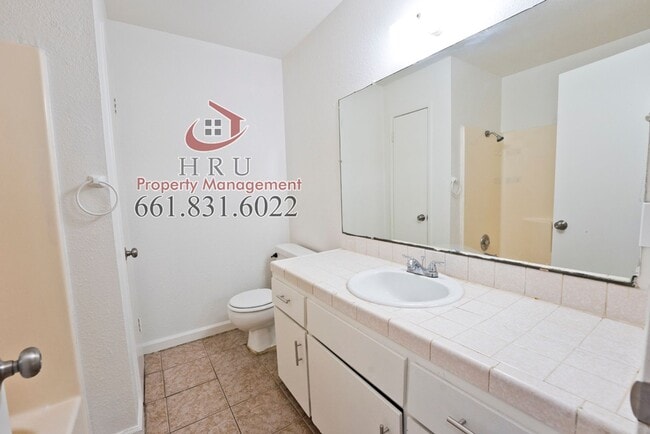 Photo - 2901 S Chester Ave Unit #C