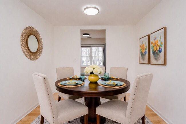 Photo - 1217 N Village Dr