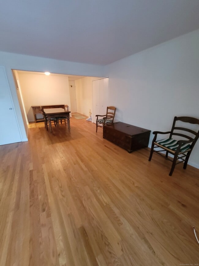 Photo - 2 Cook Close Unit 2