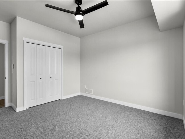 Photo - 8 Jaro Wy Unidad 101