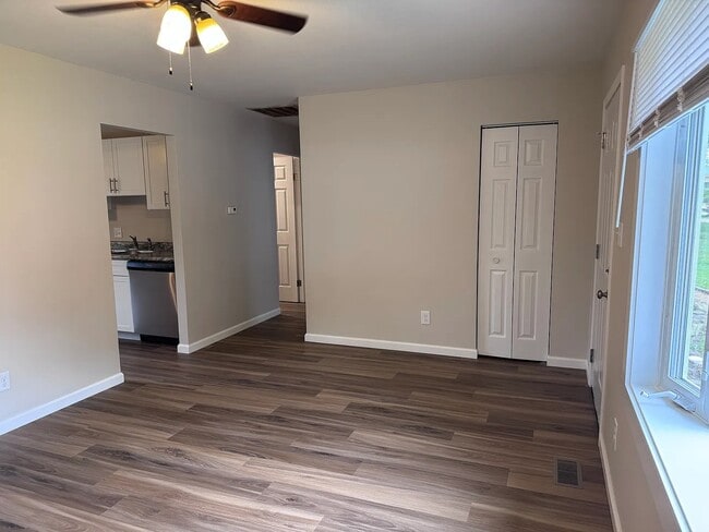 Photo - 319 Hickory Dr