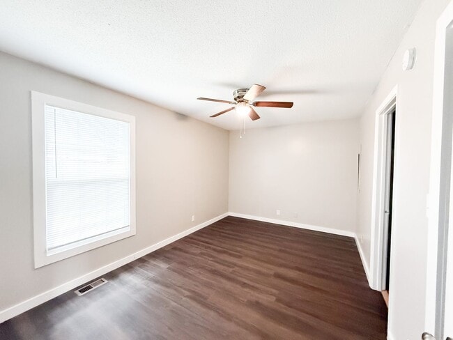Photo - 3 Bedroom 2 Bathroom Home!