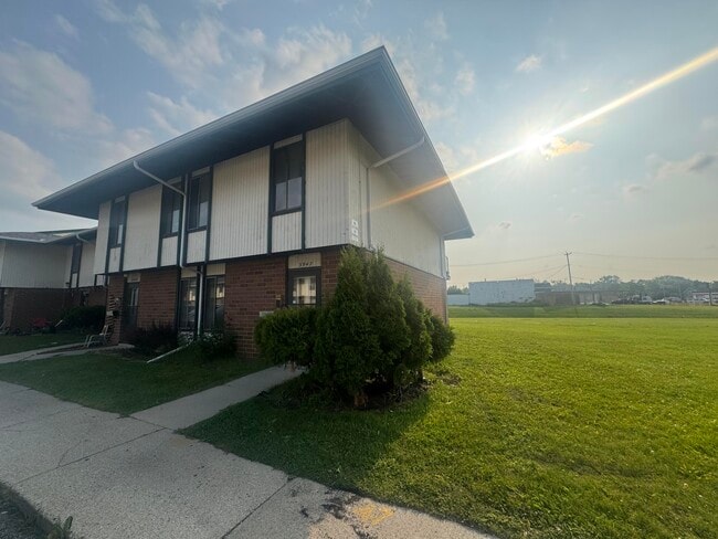Photo - 3947 S Sunset Dr Apartment
