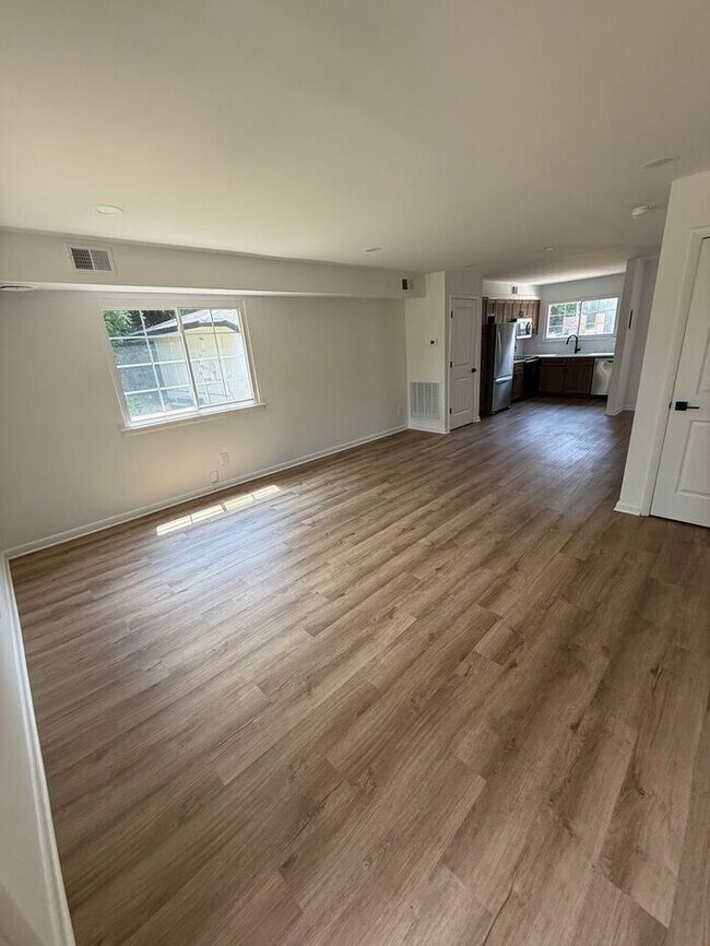 Photo - 708 Hawes Ct