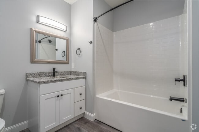 2BR, 2BA - 1,150SF - Bathroom