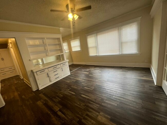Building Photo - 947 Cedar Ave Unit 947 Rental