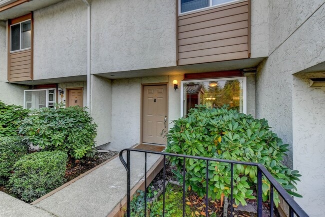 Building Photo - ”Water/Sewer/Trash and parking included in rent!