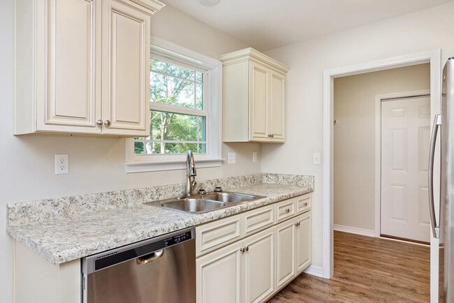 Photo - 907 Alabama St