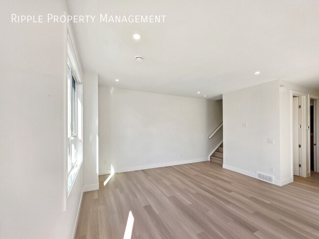 Building Photo - BRAND NEW 3 BEDS, 2.5 BATHS TOWNHOUSE | CENTRAL AC | PRIME BOWNESS LOCATION