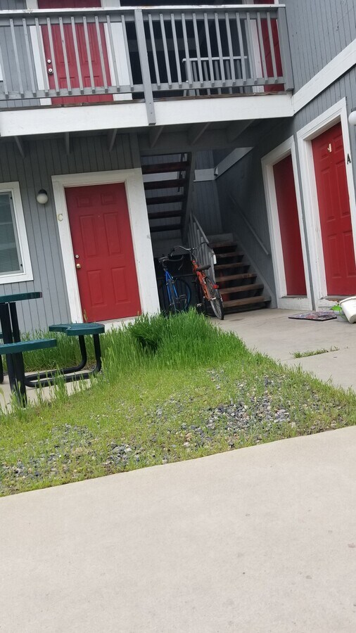 4 beautiful units and laundry rm. - 945 30th St Unit D