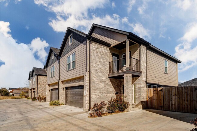 Photo - 4677 Bellfort Ave Unidad B