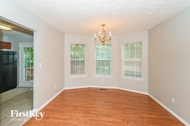 Photo - 1651 Sloping Tree Way