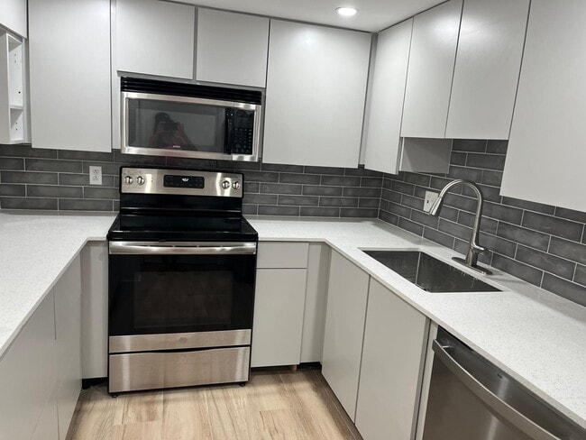 Building Photo - 9441 Live Oak Pl Rental