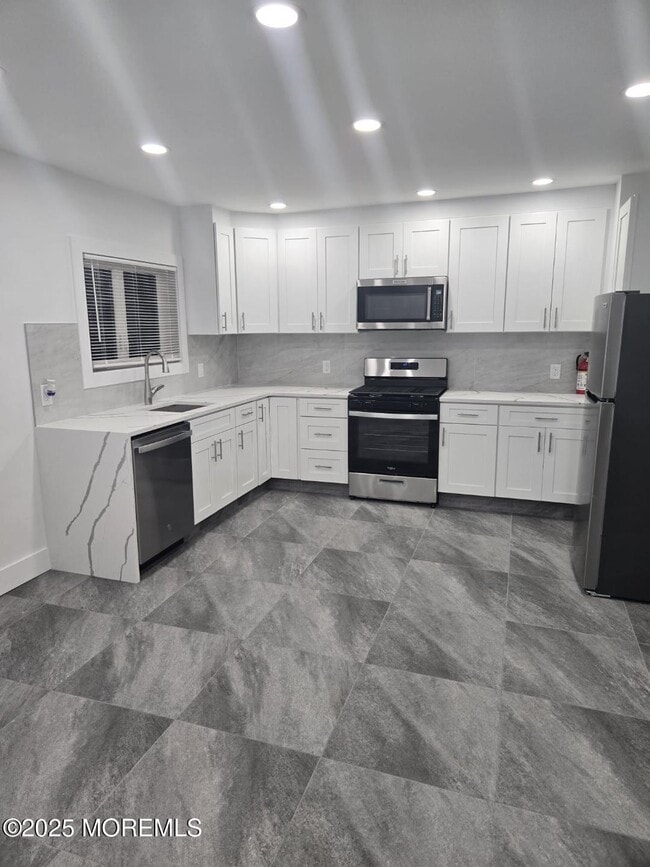 Building Photo - 186 Coleman Ave Unit C&D Rental