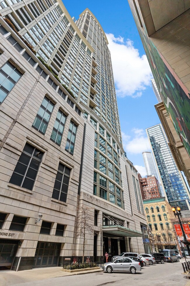 Building Photo - 130 N Garland Ct Unit 2404